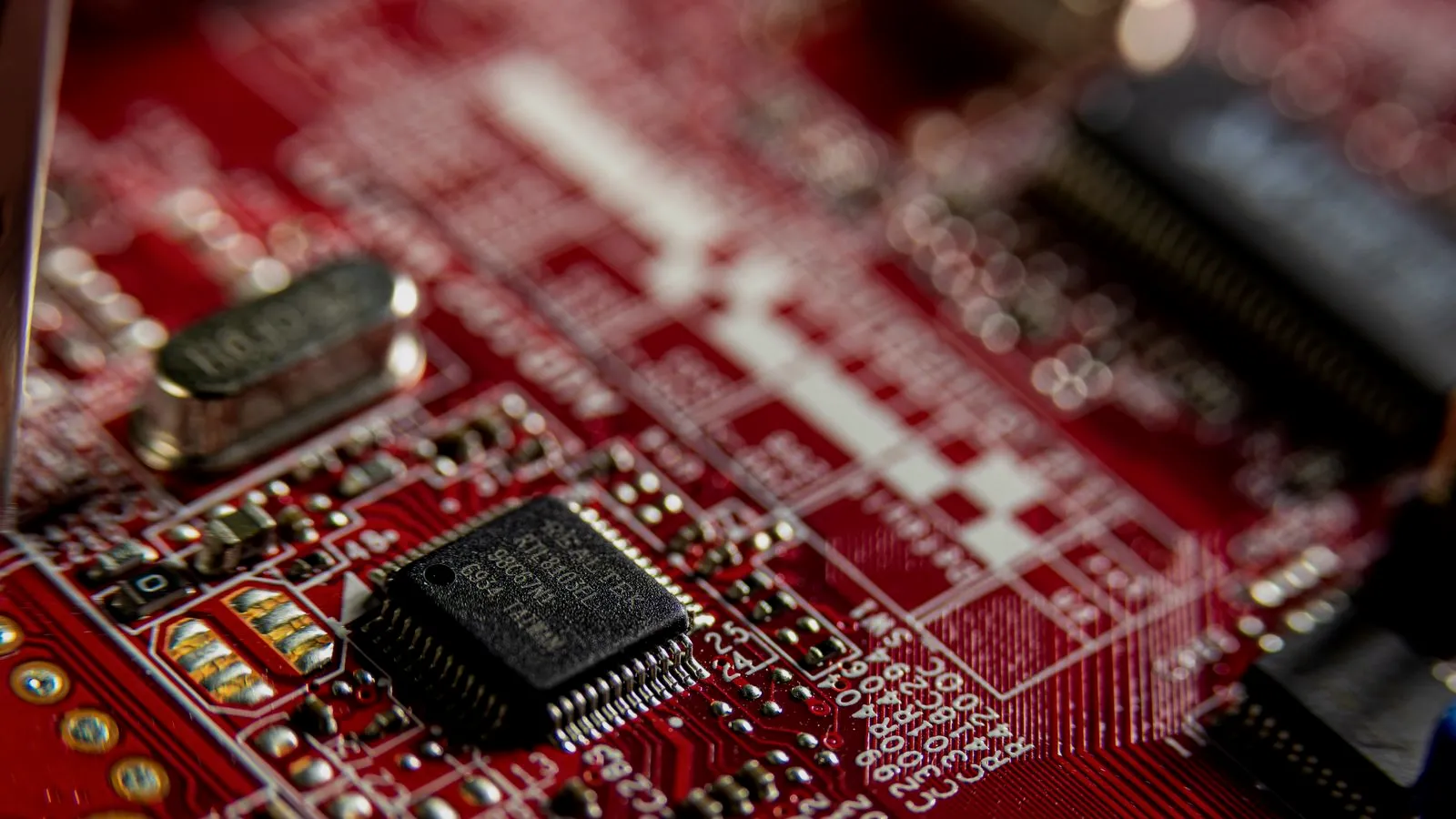 Röd och svart datorprocessor