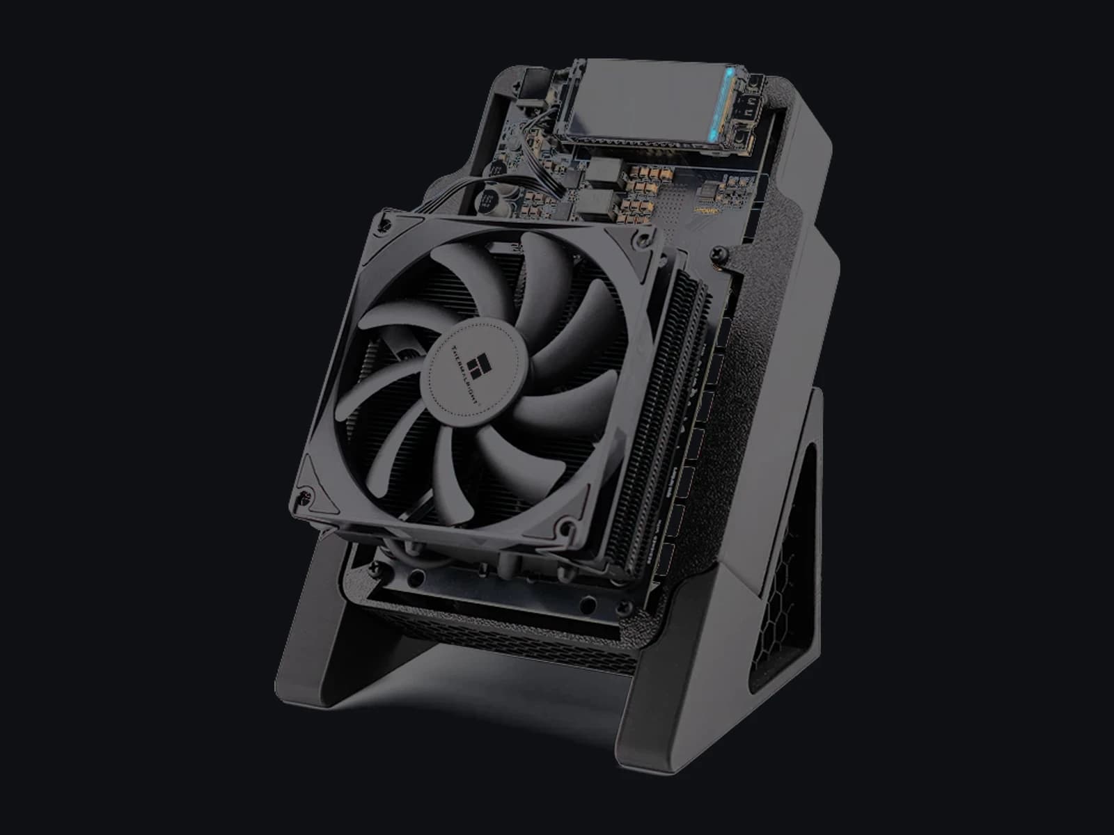NerdQAxe++ i Performance Case 2.0, en kompakt Bitcoin-ASIC för hemmamining